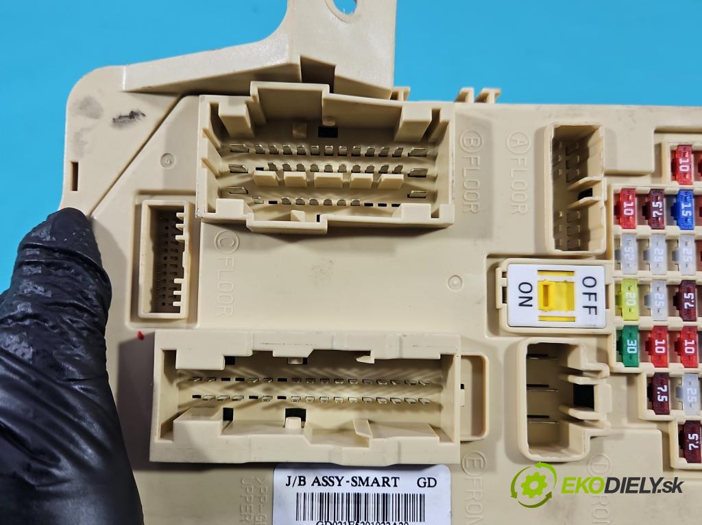 Hyundai I30 II 2012-2016 1.4 16v 100 HP manual 73.2 kW 1396 cm3 5- skrinka poistka 91950-A6021 (Poistková skrinka)