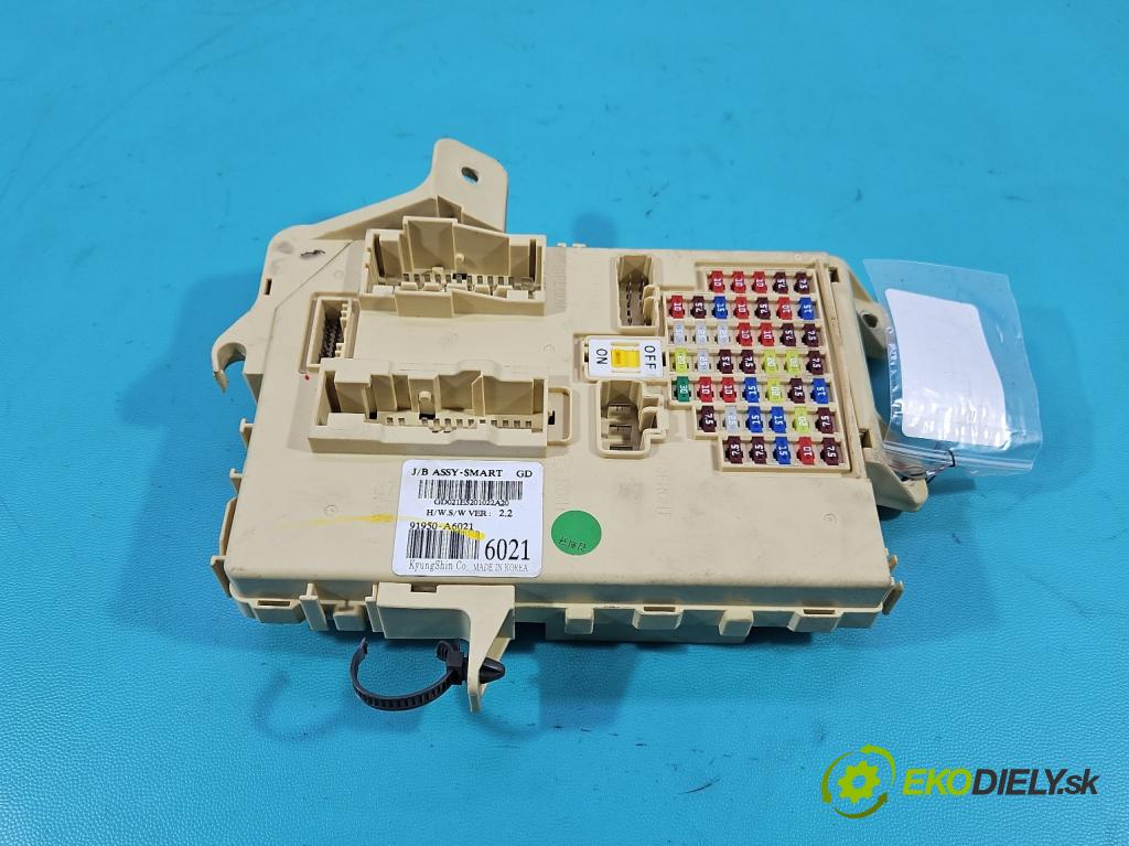 Hyundai I30 II 2012-2016 1.4 16v 100 HP manual 73.2 kW 1396 cm3 5- skrinka poistka 91950-A6021 (Poistková skrinka)