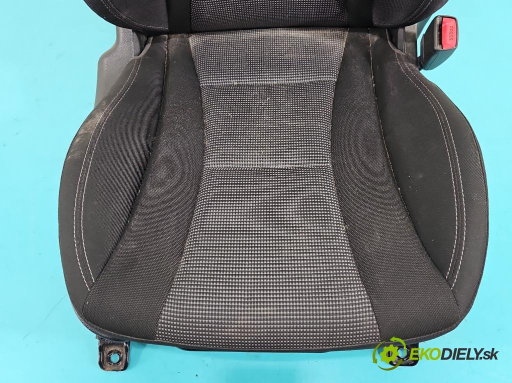 Hyundai I30 II 2012-2016 1.4 16v 100 HP manual 73.2 kW 1396 cm3 5- Sedačka pravý  (Sedadlo)