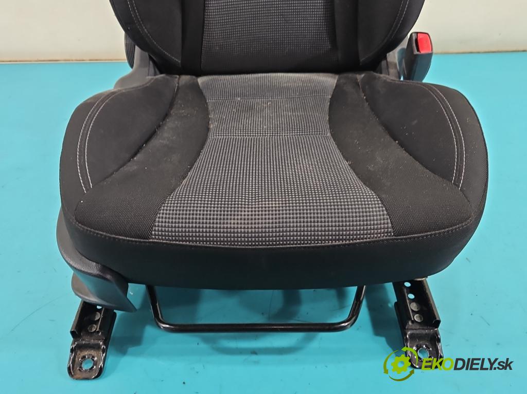 Hyundai I30 II 2012-2016 1.4 16v 100 HP manual 73.2 kW 1396 cm3 5- Sedačka pravý  (Sedadlo)