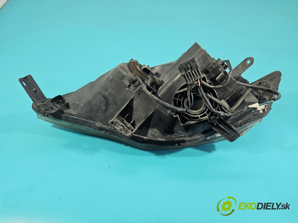 Mitsubishi Outlander II 2006-2013 2.0 DI-D 140 HP manual 103 kW 1968 cm3 5- Reflektor: pravý  (Svetlo predné pravé)