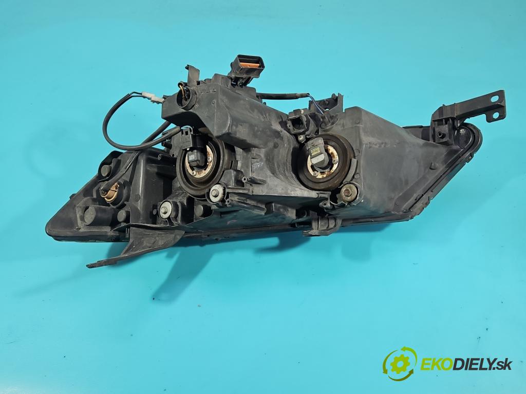 Mitsubishi Outlander II 2006-2013 2.0 DI-D 140 HP manual 103 kW 1968 cm3 5- Reflektor: pravý  (Svetlo predné pravé)