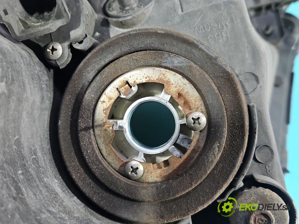 Mitsubishi Outlander II 2006-2013 2.0 DI-D 140 HP manual 103 kW 1968 cm3 5- Reflektor: pravý  (Svetlo predné pravé)