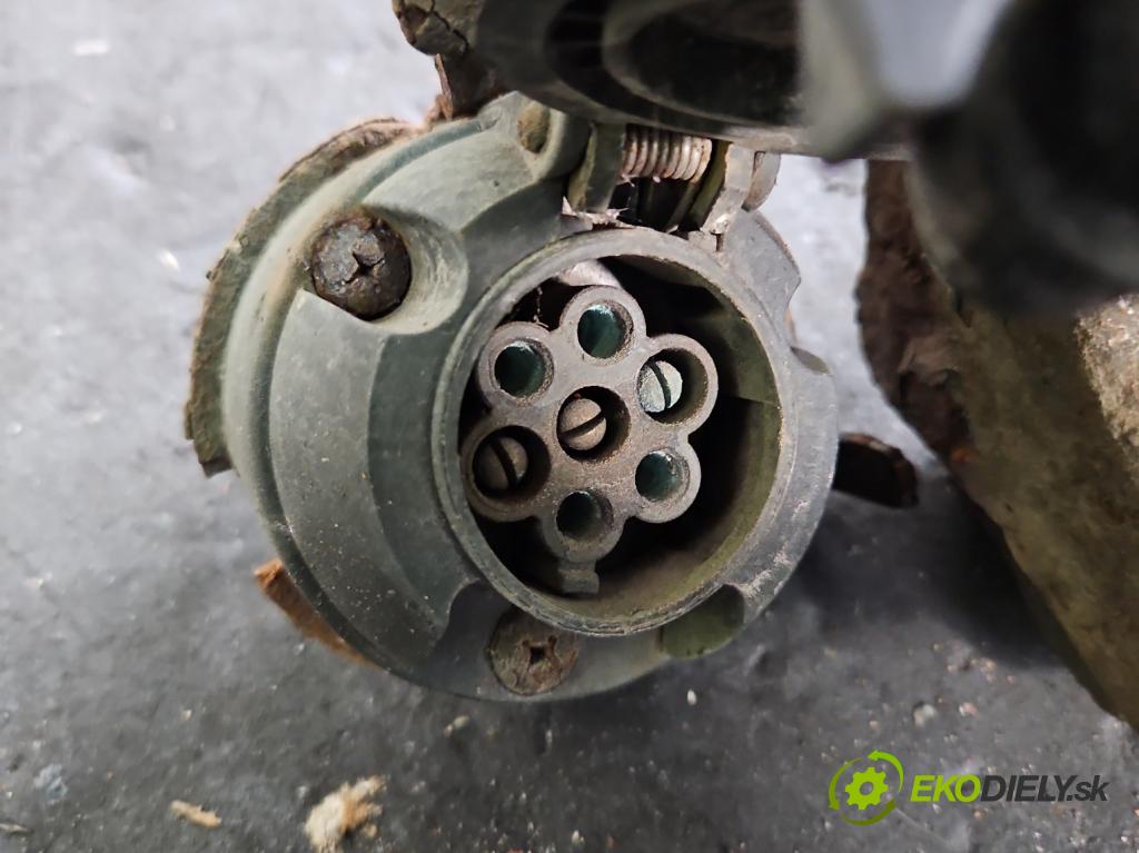 Mazda 3 I BK 2003-2009 1.6 citd 109 hp manual 80 kW 1560 cm3 5- oko tažné  (Tažné zařízení)