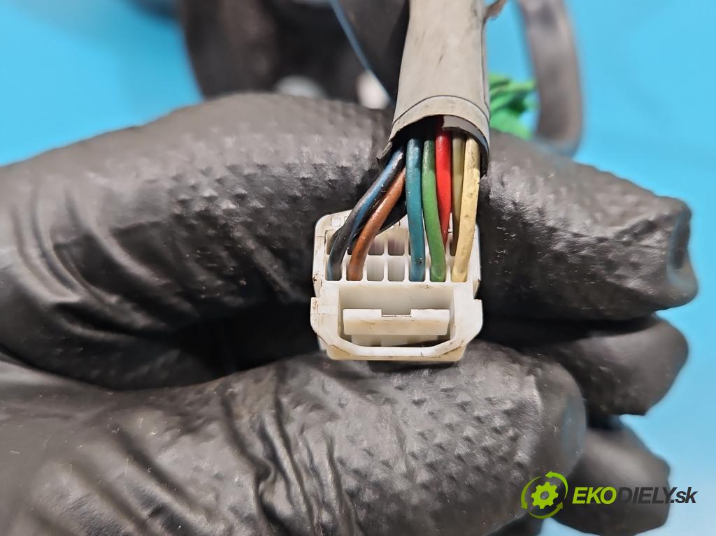 Toyota Avensis III T27 2009-2018 2.0 D4D 126 HP manual 93 kW 1998 cm3 4- zrkadlo pravé  (Kľučka dverí ostatné)