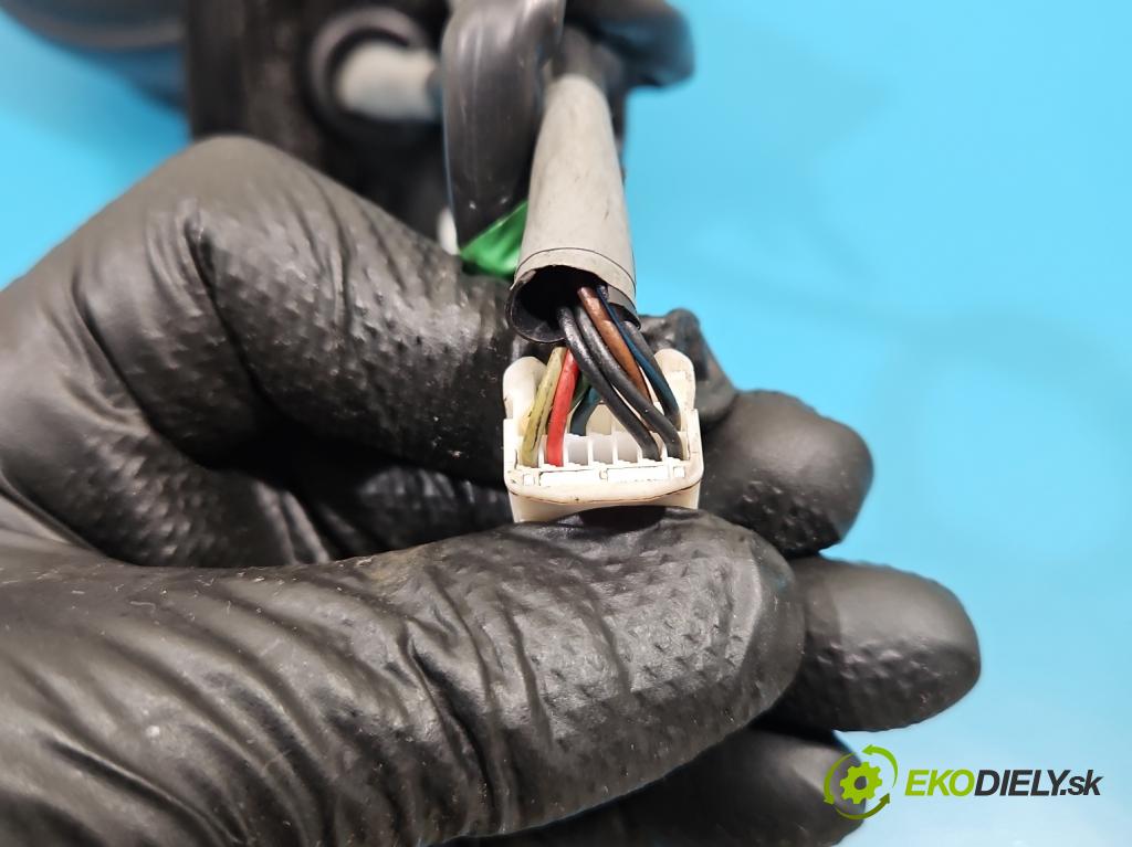 Toyota Avensis III T27 2009-2018 2.0 D4D 126 HP manual 93 kW 1998 cm3 4- zrkadlo pravé  (Kľučka dverí ostatné)