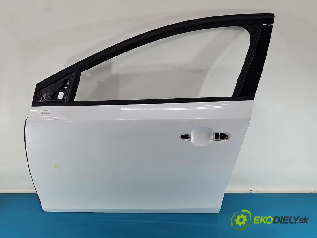 Volvo V40 II 2012-2019 1.6 T3 150 HP manual 110 kW 1596 cm3 5- dvere predné ľavé  (Kľučka dverí ostatné)