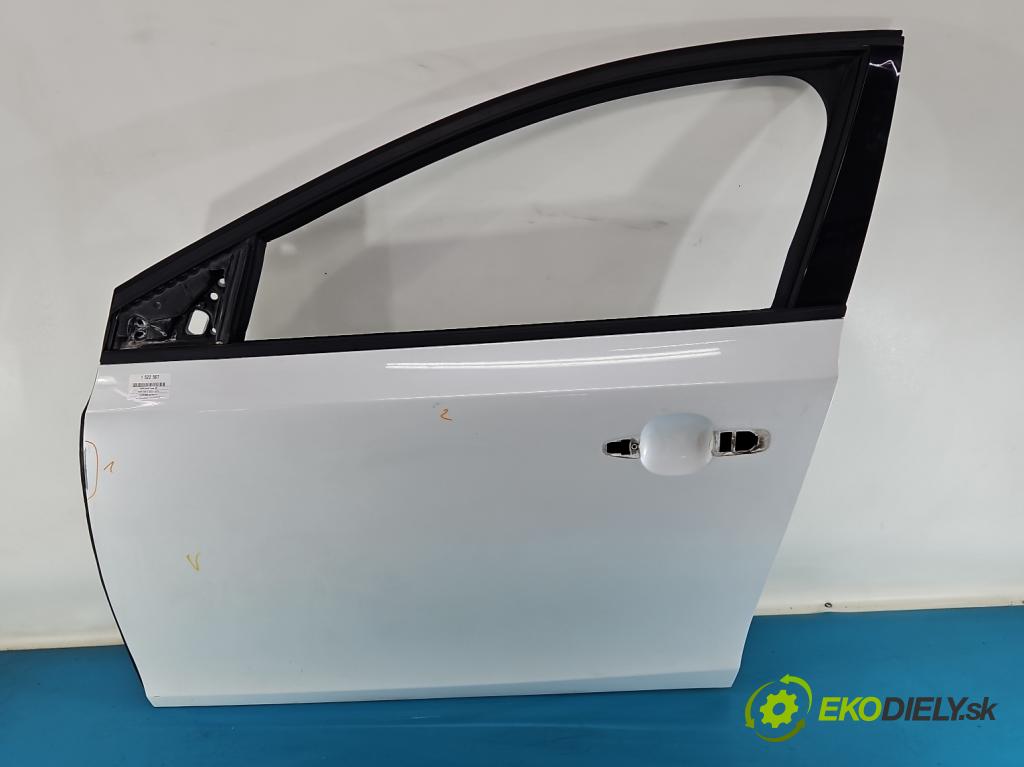 Volvo V40 II 2012-2019 1.6 T3 150 HP manual 110 kW 1596 cm3 5- dvere predné ľavé  (Kľučka dverí ostatné)