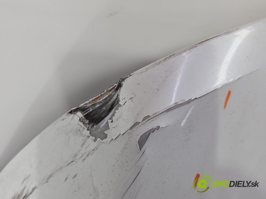 Volvo V40 II 2012-2019 1.6 T3 150 HP manual 110 kW 1596 cm3 5- kapota predná