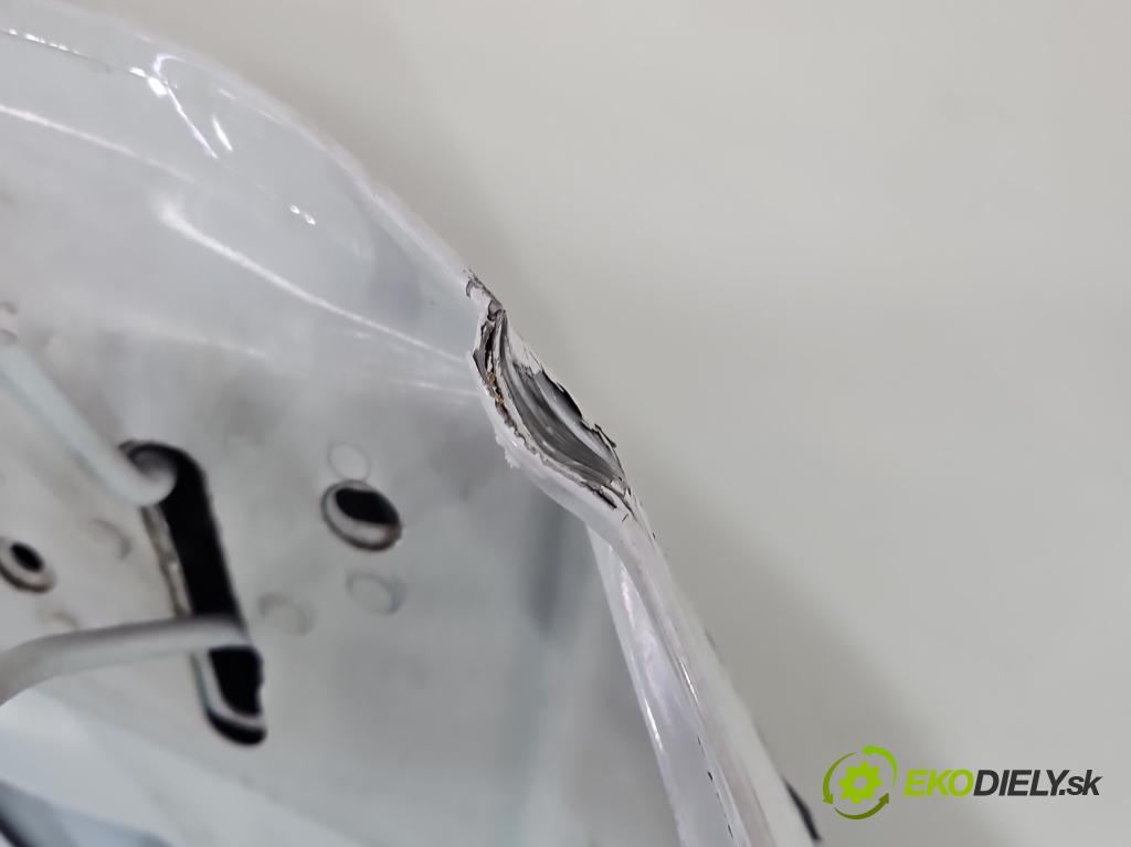 Volvo V40 II 2012-2019 1.6 T3 150 HP manual 110 kW 1596 cm3 5- kapota predná