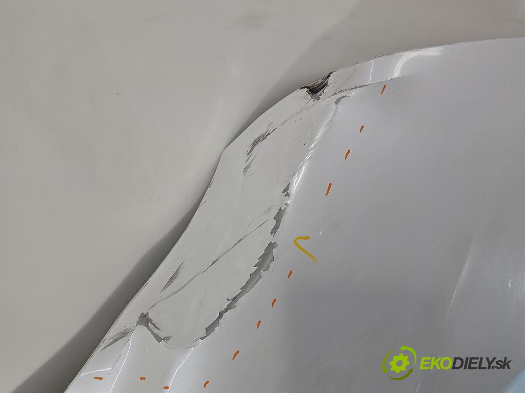 Volvo V40 II 2012-2019 1.6 T3 150 HP manual 110 kW 1596 cm3 5- kapota predná