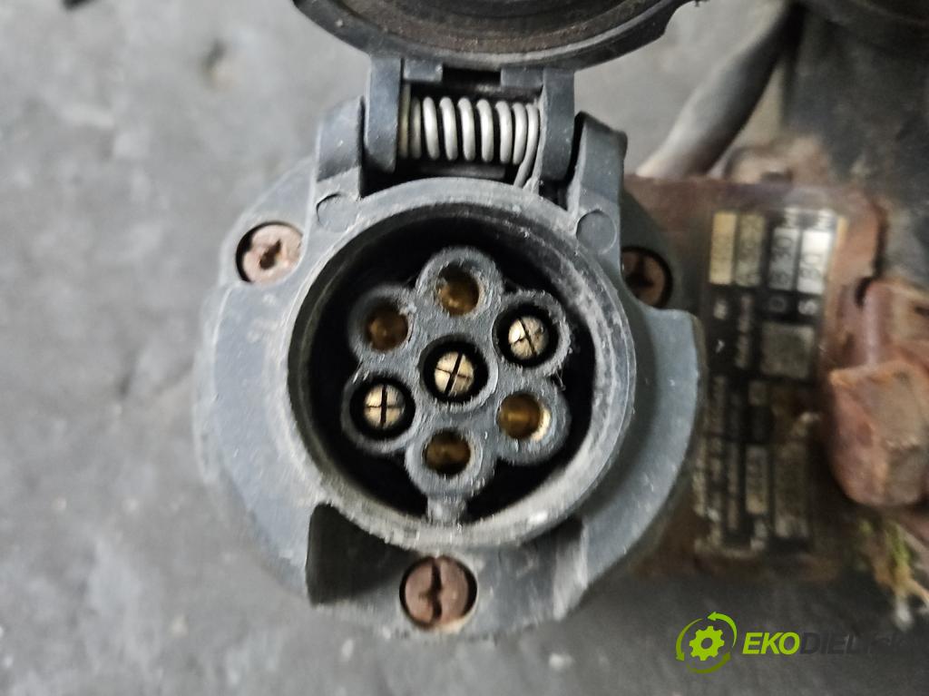 Hyundai I30 II 2012-2016 1.4 16v 100 hp manual 73.2 kW 1396 cm3 5- oko tažné  (Tažné zařízení)