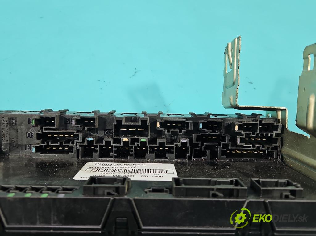 Mercedes C W203 2000-2007 2.0 kompressor 163 HP automatic 120 kW 1998 cm3 5- skrinka poistka 2035450701 (Poistková skrinka)