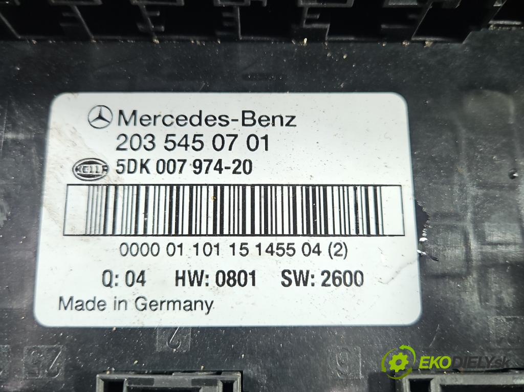 Mercedes C W203 2000-2007 2.0 kompressor 163 HP automatic 120 kW 1998 cm3 5- skrinka poistka 2035450701 (Poistková skrinka)