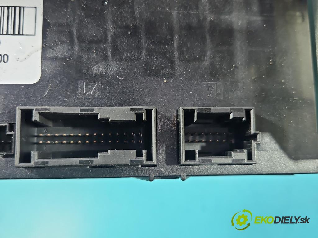 Mercedes C W203 2000-2007 2.0 kompressor 163 HP automatic 120 kW 1998 cm3 5- skrinka poistka 2035450701 (Poistková skrinka)