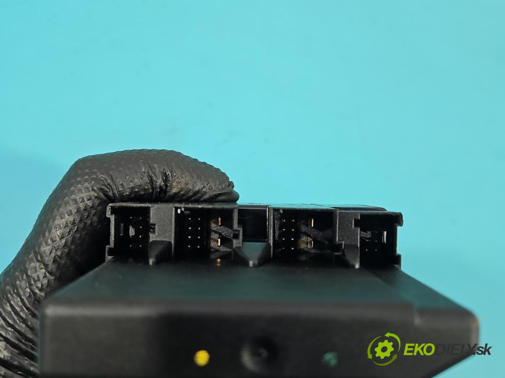 Mercedes C W203 2000-2007 2.0 kompressor 163 HP automatic 120 kW 1998 cm3 5- Spínačka 2035450308 (Spínacia skrinka)