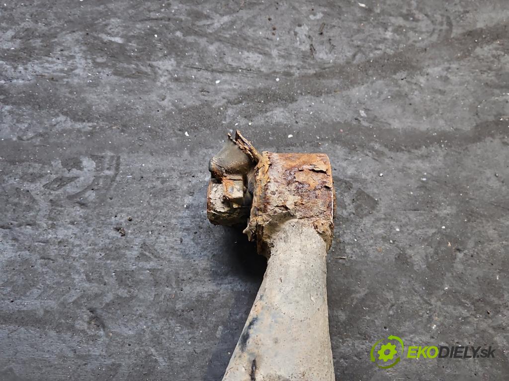 Toyota Corolla E12 2001-2009 1.8 VVTI usa 135 hp manual 99 kW 1794 cm3 4- zadní výztuha  (Zadní výztuha)