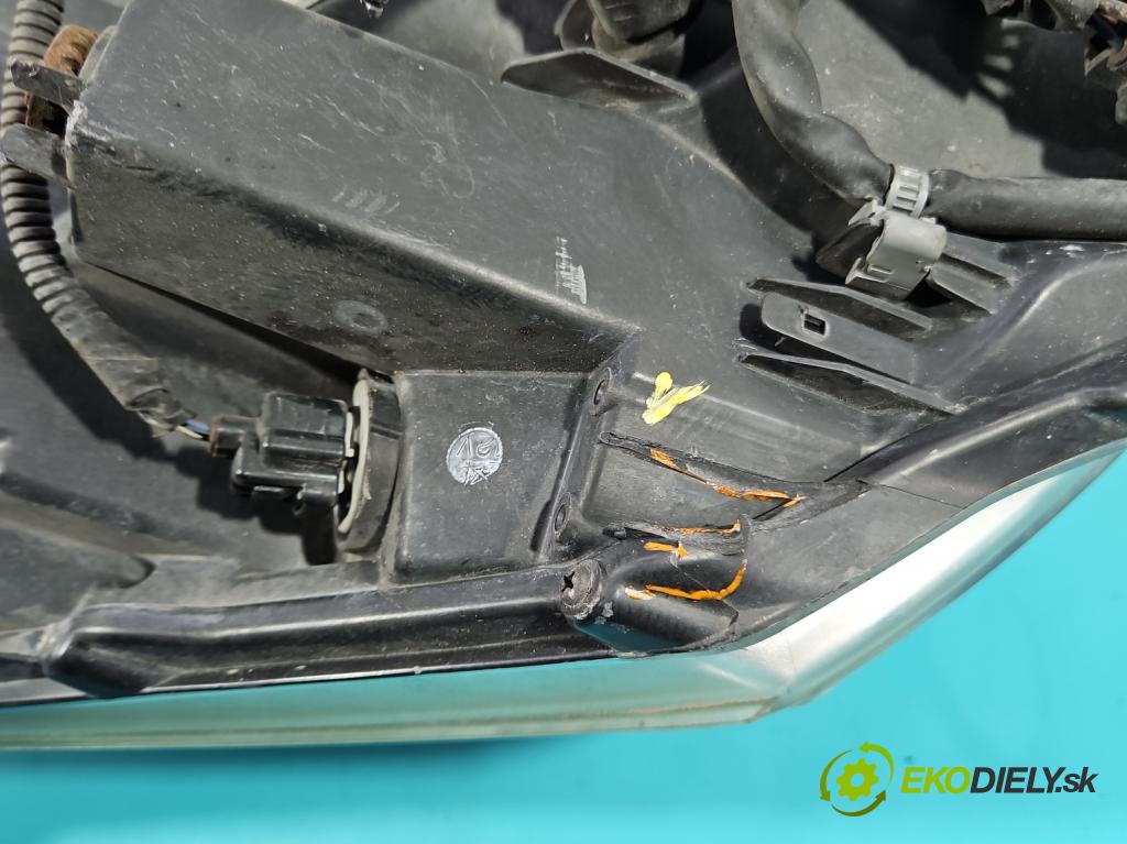 Toyota Avensis III T27 2009-2018 2.0 D4D 126 HP manual 93 kW 1998 cm3 4- Reflektor: pravý  (Svetlo predné pravé)