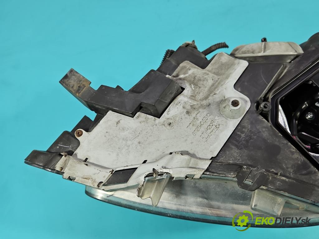 Toyota Avensis III T27 2009-2018 2.0 D4D 126 HP manual 93 kW 1998 cm3 4- Reflektor: pravý  (Svetlo predné pravé)