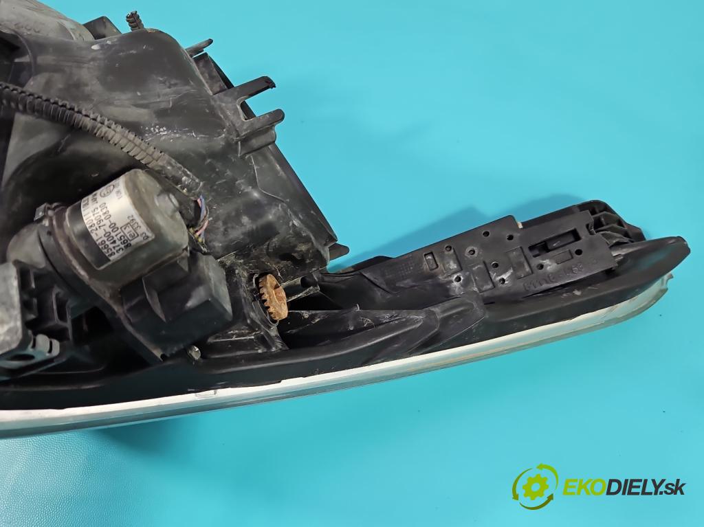 Toyota Avensis III T27 2009-2018 2.0 D4D 126 HP manual 93 kW 1998 cm3 4- Reflektor: pravý  (Svetlo predné pravé)