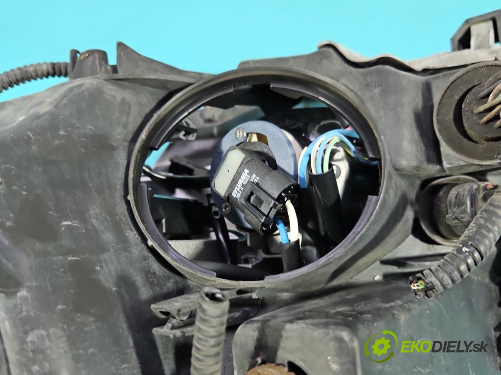 Toyota Avensis III T27 2009-2018 2.0 D4D 126 HP manual 93 kW 1998 cm3 4- Reflektor: pravý  (Svetlo predné pravé)