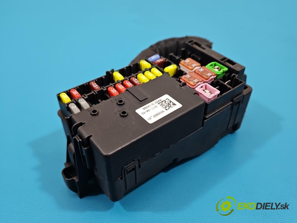 Opel Astra V  2015-2022 1.6 CDTI 110 HP manual 81 kW 1598 cm3 5- skrinka poistka 15533697 (Poistková skrinka)