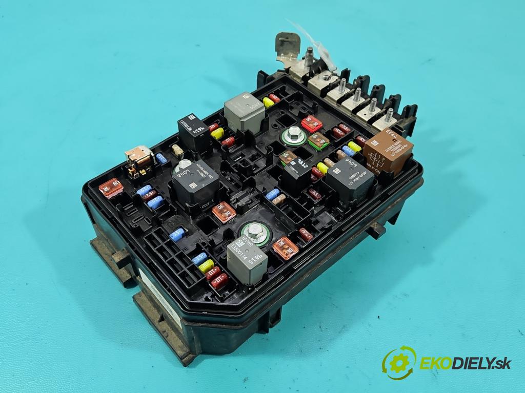 Opel Astra V  2015-2022 1.6 CDTI 110 HP manual 81 kW 1598 cm3 5- skrinka poistka 39040853 (Poistková skrinka)