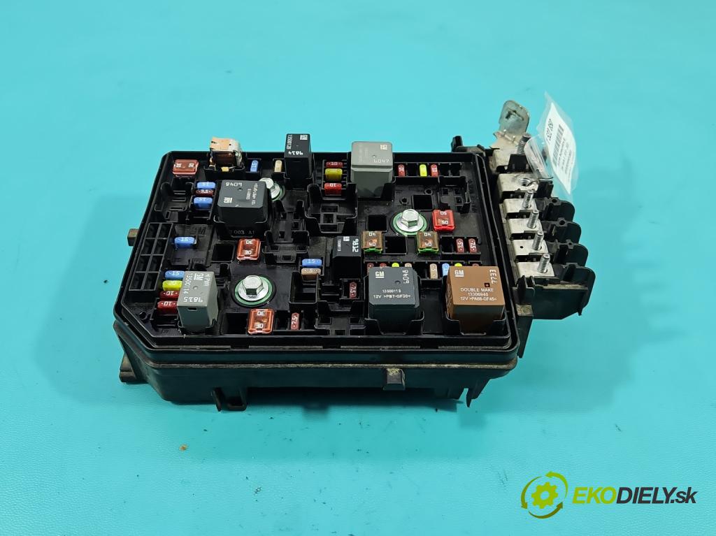 Opel Astra V  2015-2022 1.6 CDTI 110 HP manual 81 kW 1598 cm3 5- skrinka poistka 39040853 (Poistková skrinka)