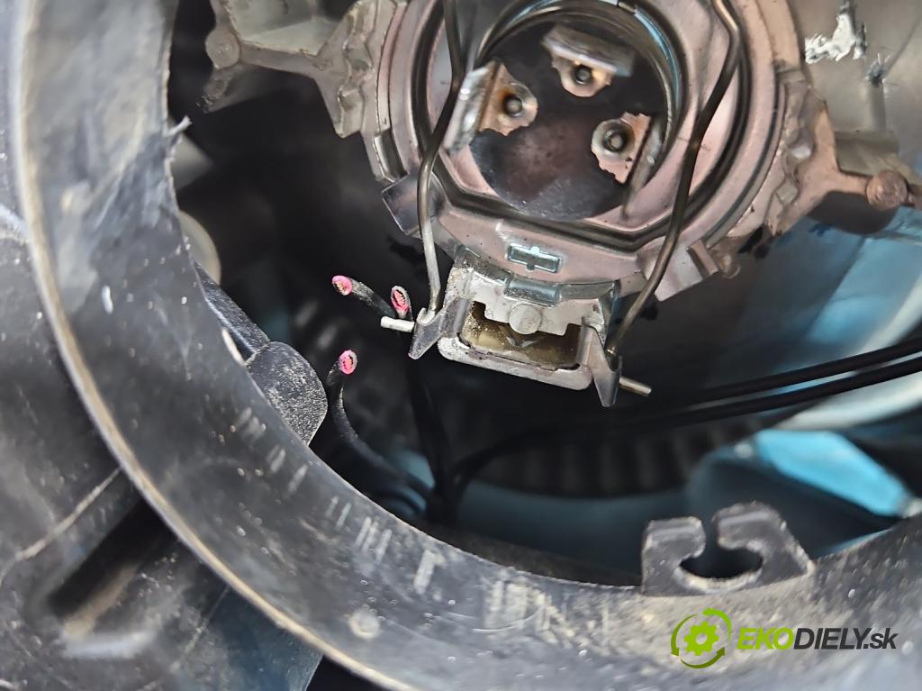 Suzuki Splash 1.3 DDIS 75 HP manual 55 kW 1248 cm3 5- Reflektor: pravý 35100-51K00 (Svetlo predné pravé)