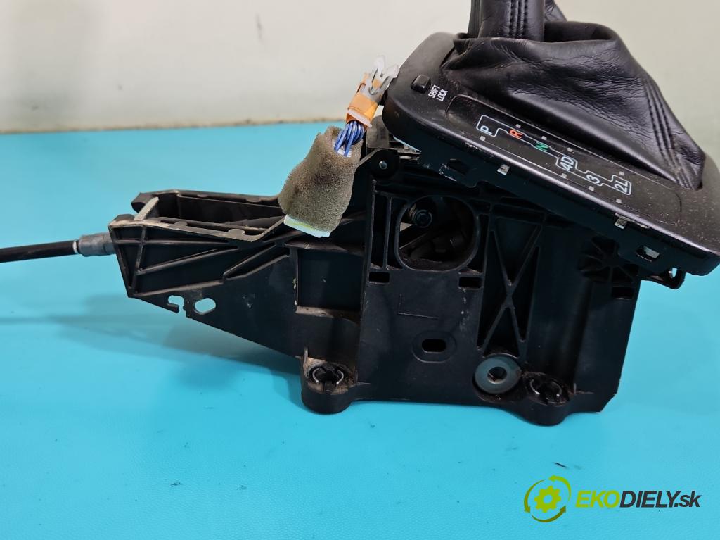 Toyota Land Cruiser J120 2002-2010 3.0 D4D 166 HP automatic 122 kW 2982 cm3 5- Páka: Změny: stupeň,rýchlosť  (Rýchlostná páka (kulisa))