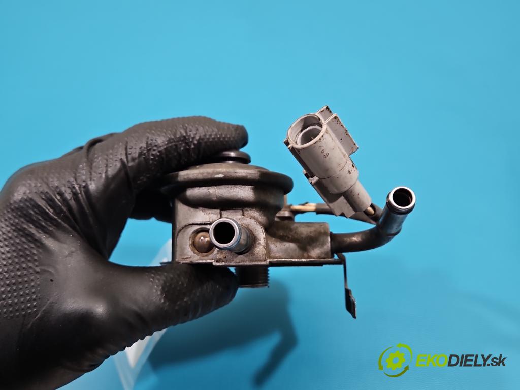 Toyota Land Cruiser J120 2002-2010 3.0 D4D 166 hp automatic 122 kW 2982 cm3 5- obal filtra paliva