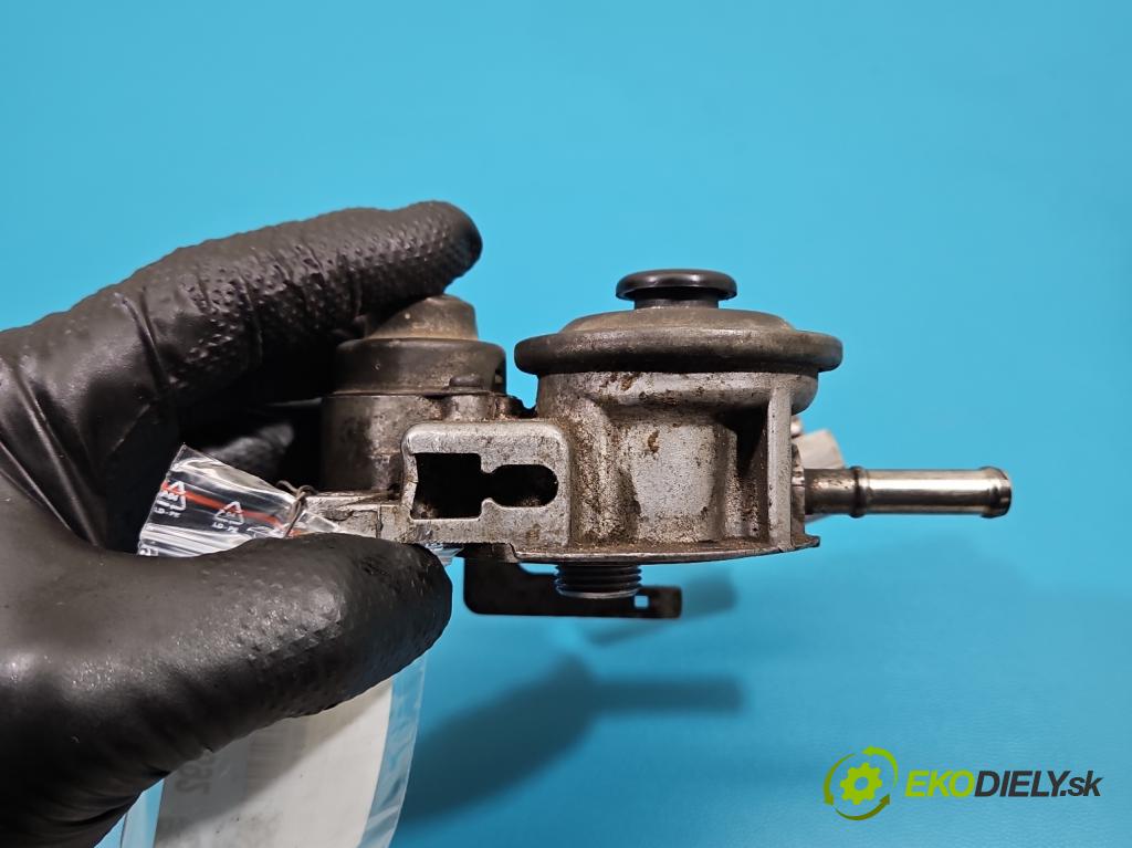 Toyota Land Cruiser J120 2002-2010 3.0 D4D 166 hp automatic 122 kW 2982 cm3 5- obal filtra paliva