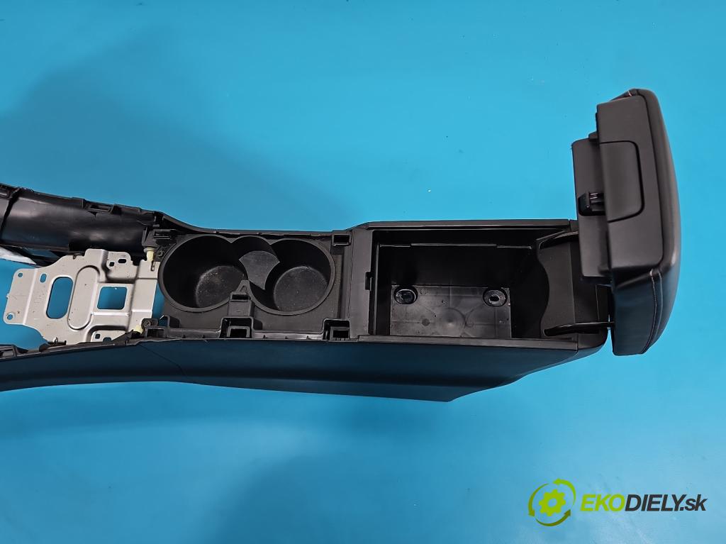 Lexus CT 2010-2022 1.8 VVTI 99 HP automatic 73 kW 1798 cm3 5- operadlo 58811-76011 (Lakťová opierka)