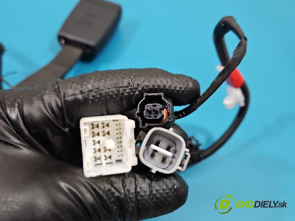 Lexus CT 2010-2022 1.8 VVTI 99 HP automatic 73 kW 1798 cm3 5- pas bezpečnosť: predné ľavý