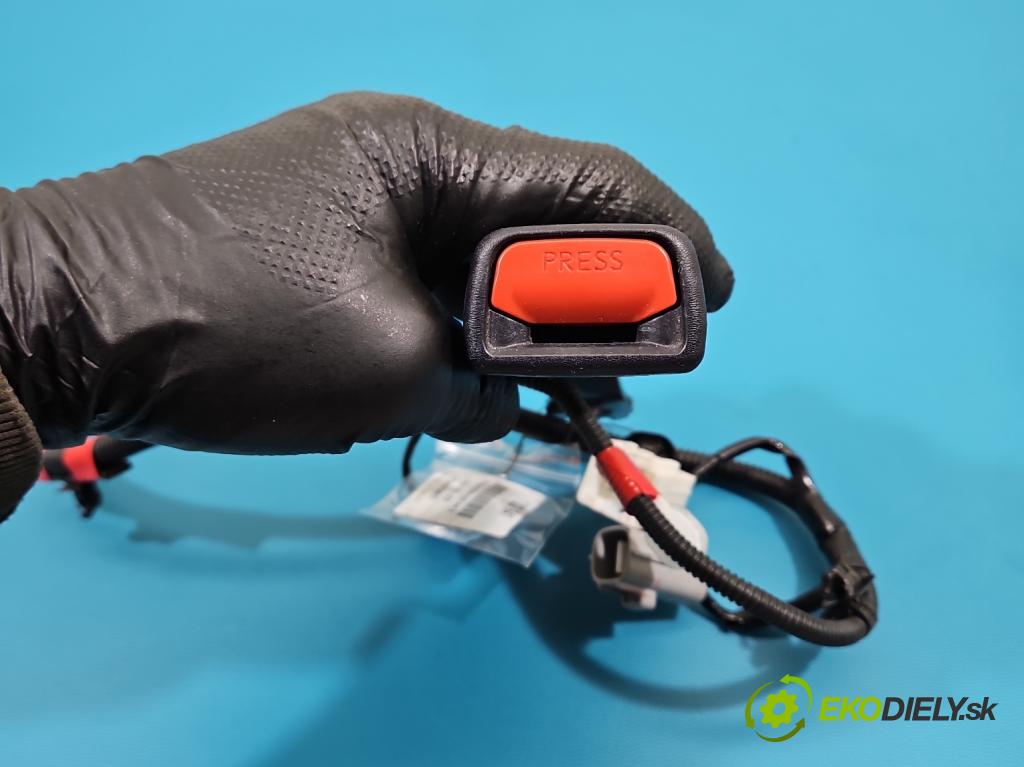 Lexus CT 2010-2022 1.8 VVTI 99 HP automatic 73 kW 1798 cm3 5- pas bezpečnosť: predné ľavý