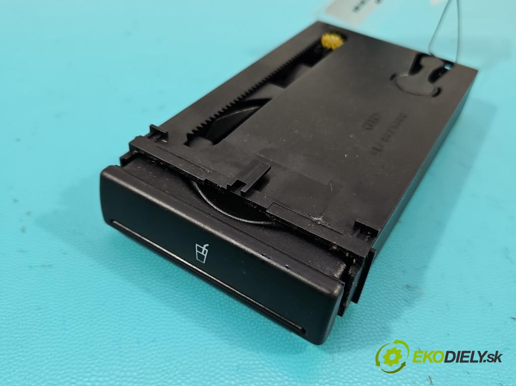 Audi A3 8L 1996-2003 1.6 SR 102 HP manual 75 kW 1595 cm3 3- Rukojeť: na nápoje: 8L0862534C (Držiak (úchyt) na nápoje)