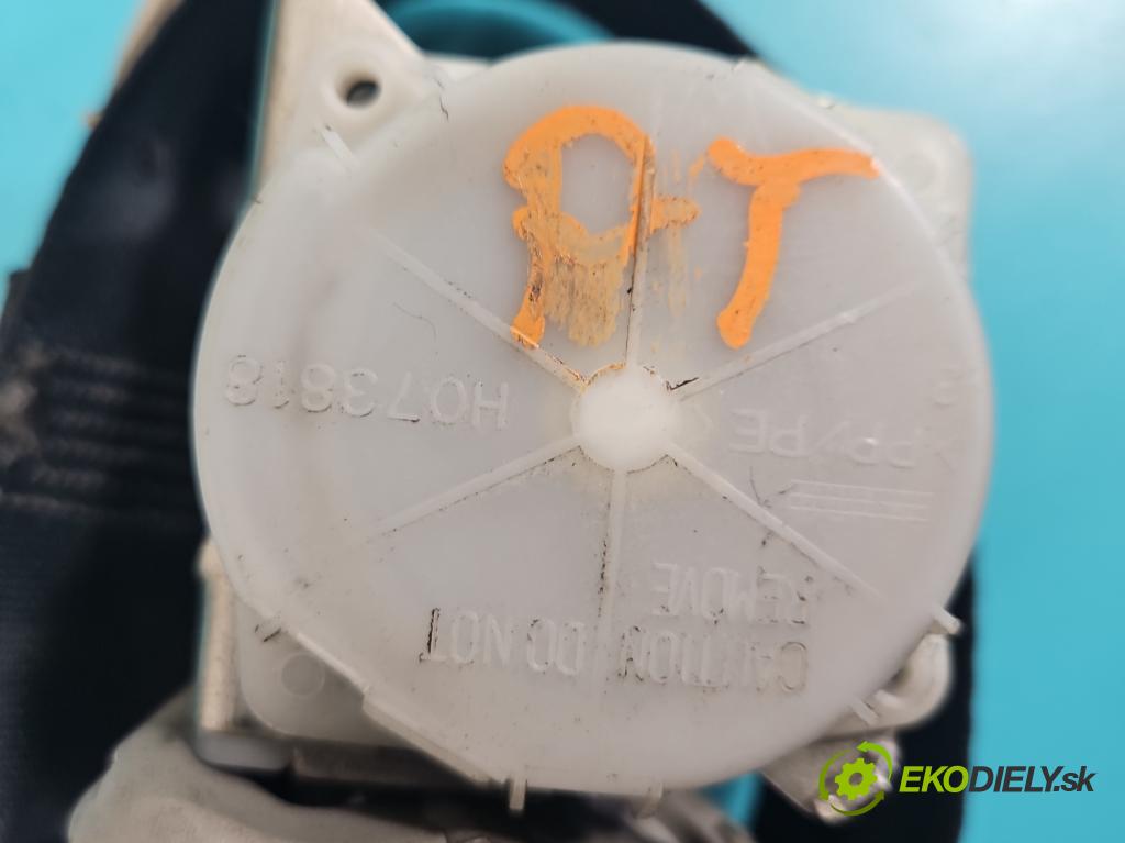 Toyota Corolla Verso II 2004-2009 2.2 d4d 136 HP manual 100 kW 2231 cm3 5- Pohovka: zadné  (Sedadlo)