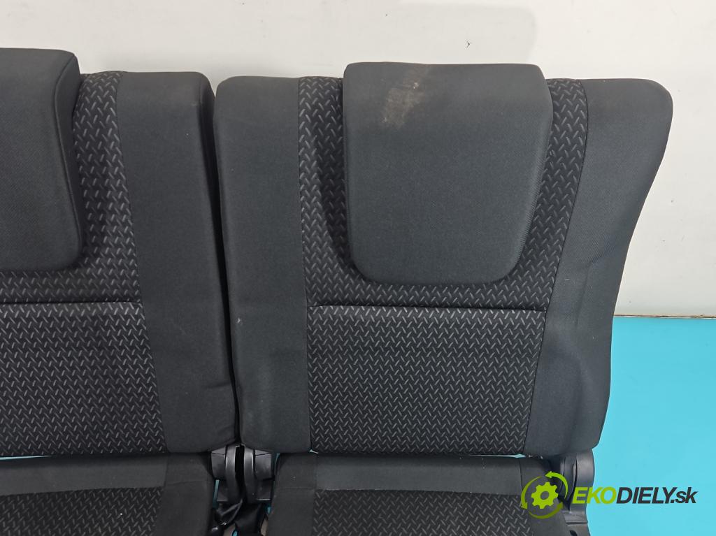 Toyota Corolla Verso II 2004-2009 2.2 d4d 136 HP manual 100 kW 2231 cm3 5- Pohovka: zadné  (Sedadlo)