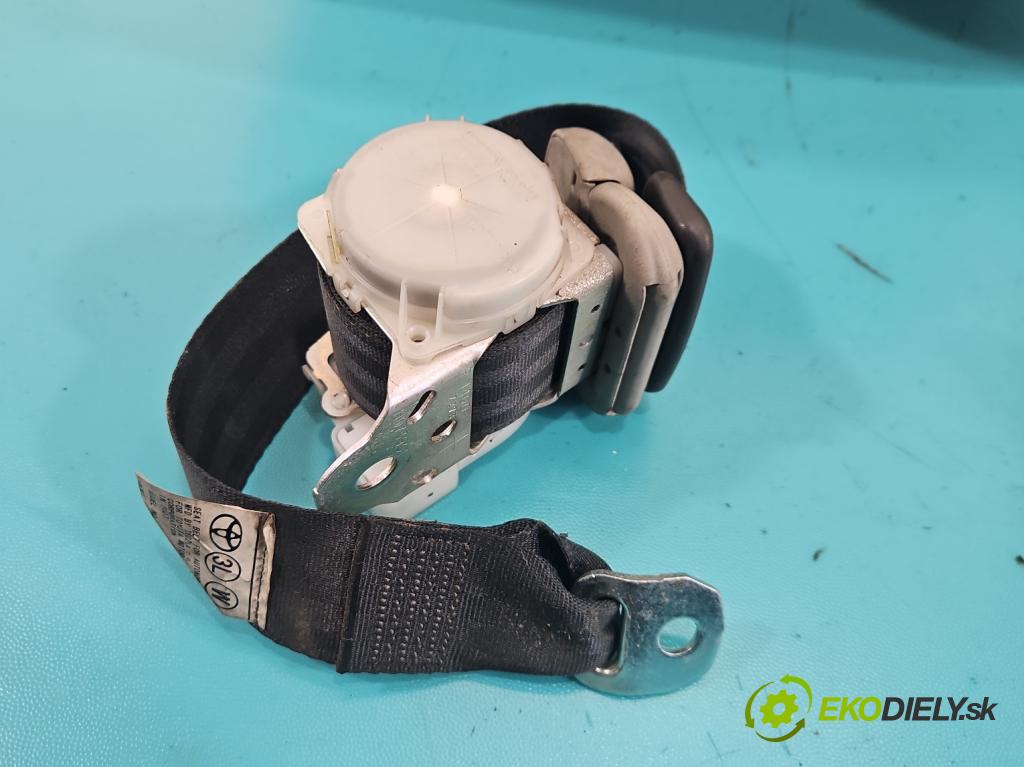 Toyota Corolla Verso II 2004-2009 2.2 d4d 136 HP manual 100 kW 2231 cm3 5- Pohovka: zadné  (Sedadlo)