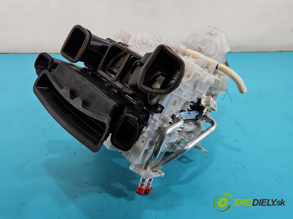 Lexus NX I 2014-2021 2.0 T 238hp automatic 175 kW 1998 cm3 5- radiátor 87050-78020 (Radiátor topení)