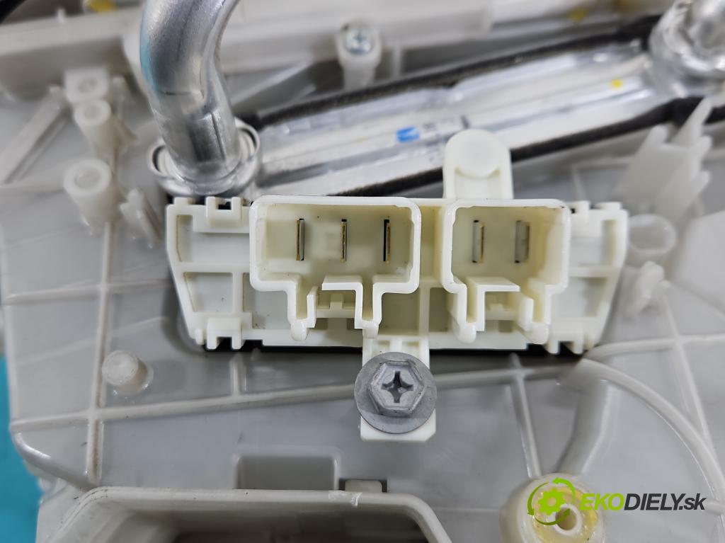 Lexus NX I 2014-2021 2.0 T 238hp automatic 175 kW 1998 cm3 5- radiátor 87050-78020 (Radiátor topení)