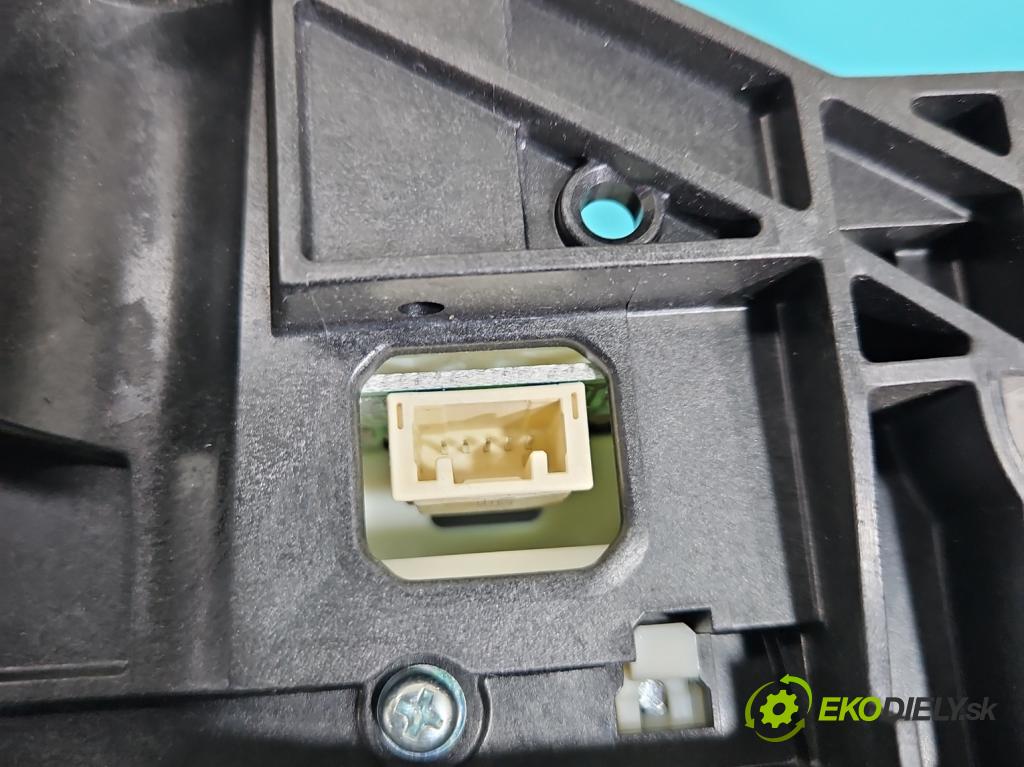 Lexus NX I 2014-2021 2.0 T 238HP automatic 175 kW 1998 cm3 5- Páka: Změny: stupeň,rýchlosť 75M013 (Rýchlostná páka (kulisa))