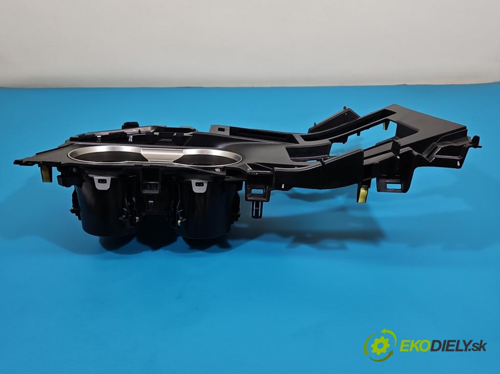 Lexus NX I 2014-2021 2.0 T 238HP automatic 175 kW 1998 cm3 5- Rukojeť: na nápoje:  (Držiak (úchyt) na nápoje)