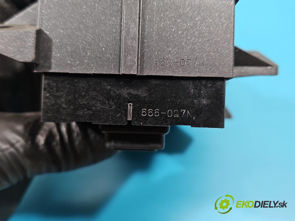 Lexus NX I 2014-2021 2.0 T 238HP automatic 175 kW 1998 cm3 5- prepínač brzda: ručný 75H258 (Prepínacie páčky pod volantom)