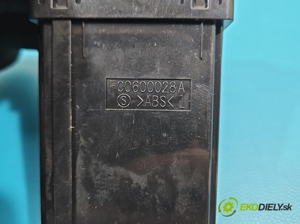 Lexus NX I 2014-2021 2.0 T 238HP automatic 175 kW 1998 cm3 5- zásuvka USB 86190-11010