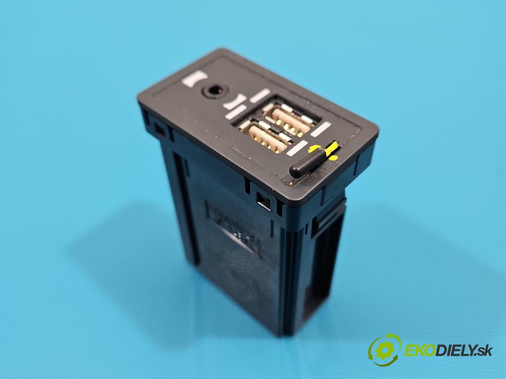 Lexus NX I 2014-2021 2.0 T 238HP automatic 175 kW 1998 cm3 5- zásuvka USB 86190-11010