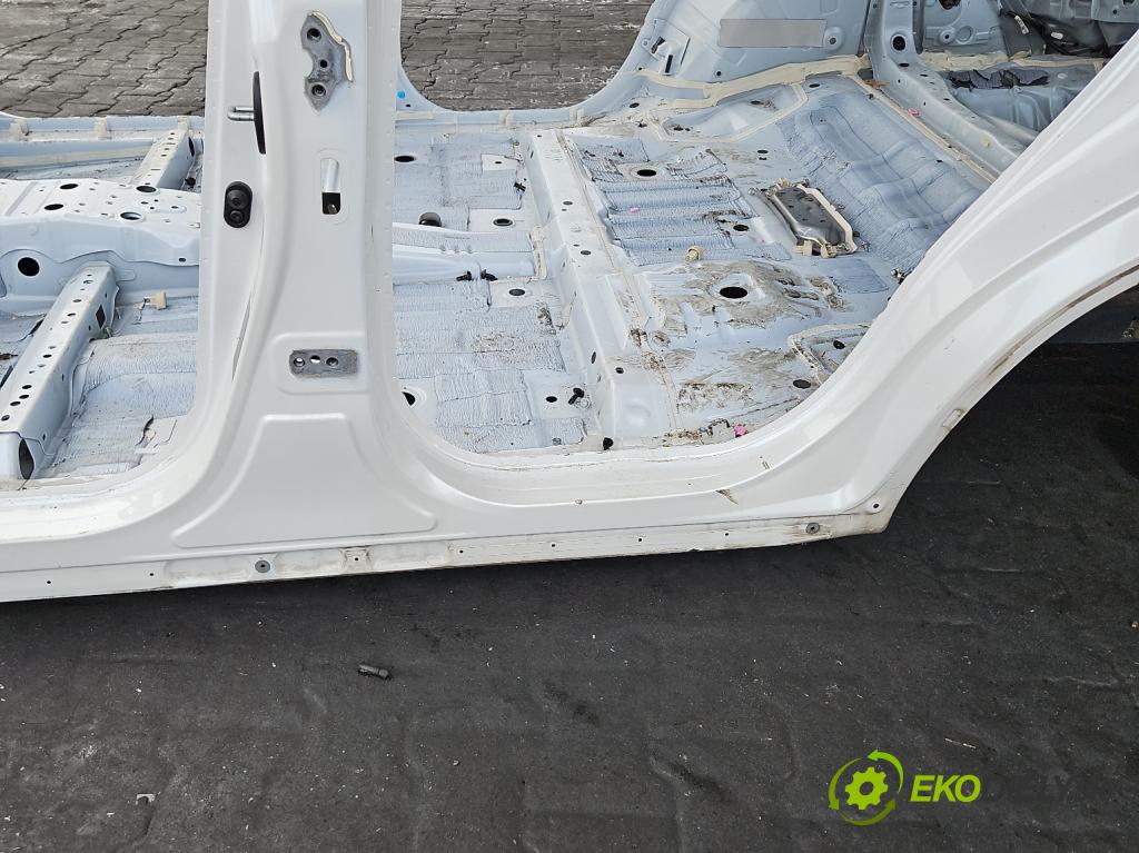 Lexus NX I 2014-2021 2.0 T 238hp automatic 175 kW 1998 cm3 5- práh levý  (Karoserie ostatní)