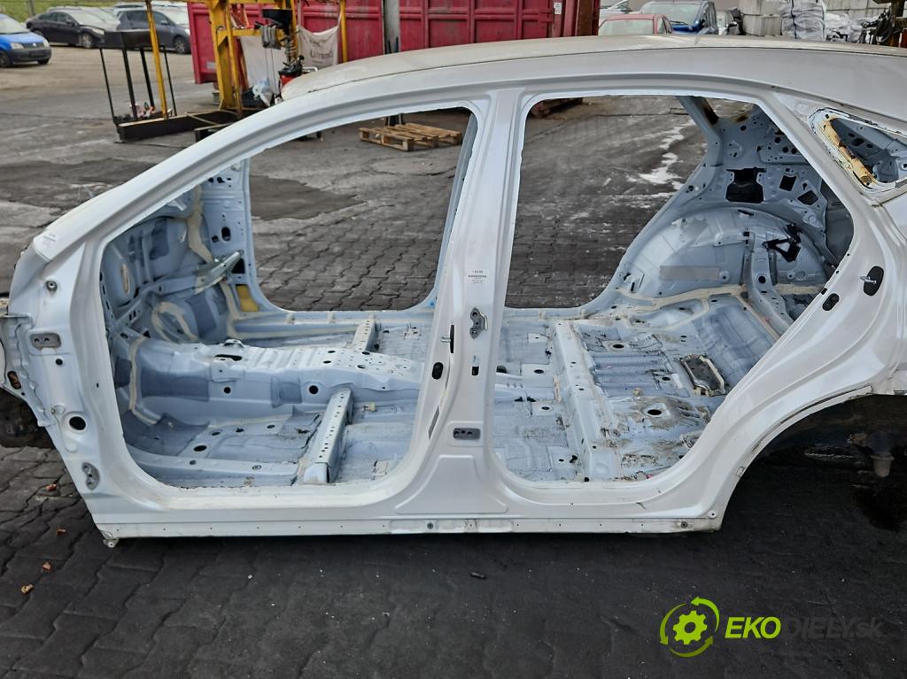 Lexus NX I 2014-2021 2.0 T 238hp automatic 175 kW 1998 cm3 5- práh levý  (Karoserie ostatní)