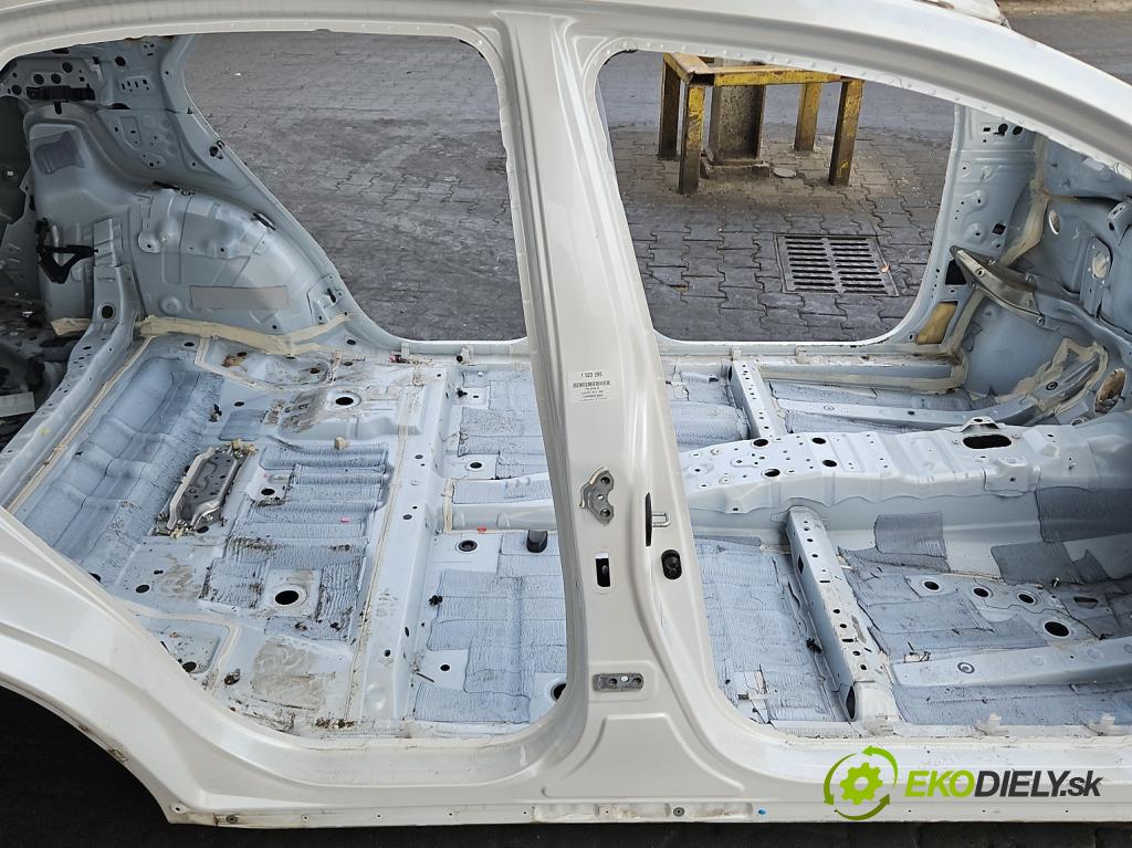 Lexus NX I 2014-2021 2.0 T 238hp automatic 175 kW 1998 cm3 5- práh pravý  (Karoserie ostatní)