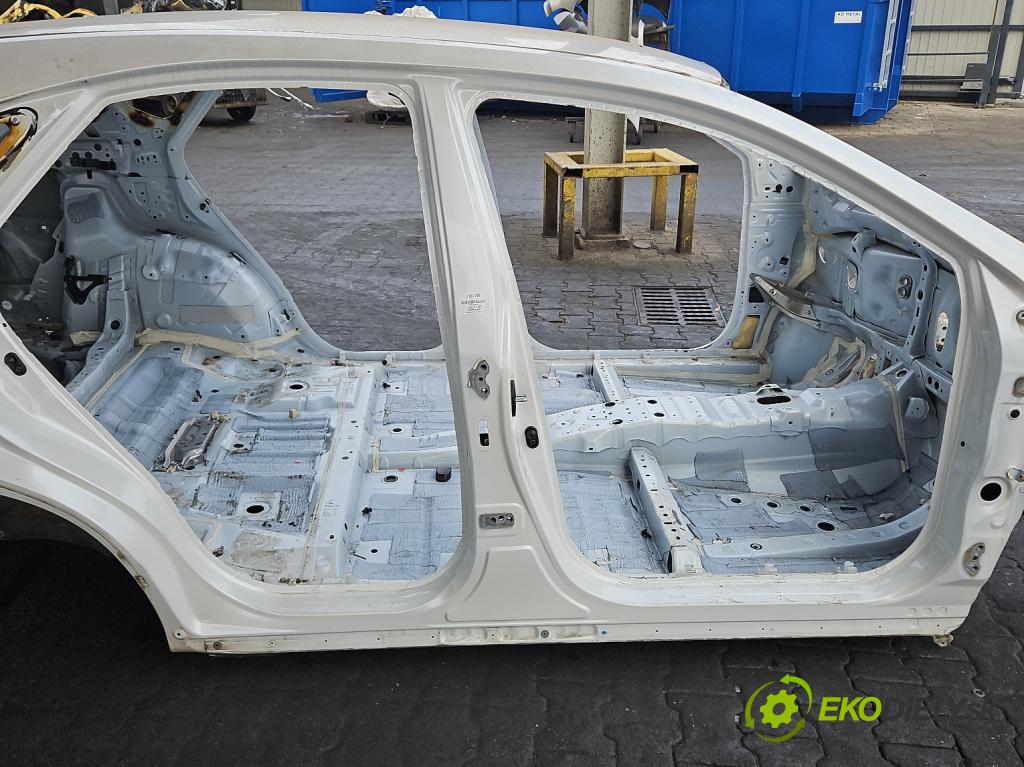 Lexus NX I 2014-2021 2.0 T 238hp automatic 175 kW 1998 cm3 5- práh pravý  (Karoserie ostatní)